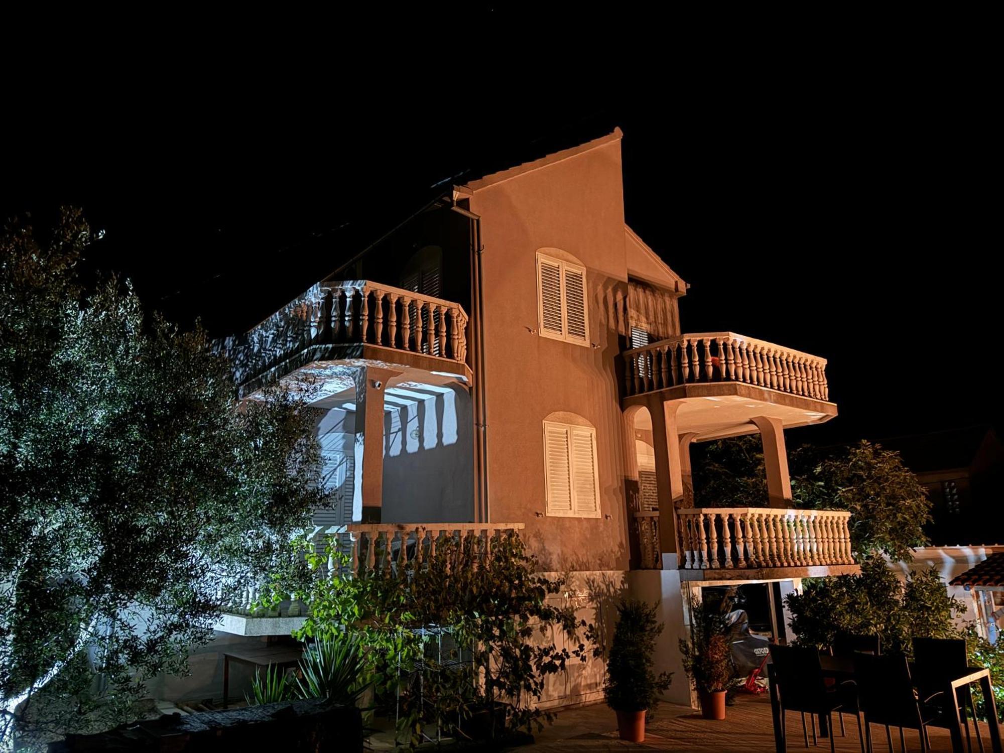 Spacious Apartment Amaros Korcula Town Exterior photo